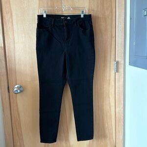 Old Navy High-Rise WOW Super-Skinny Jeans - Black Size 12